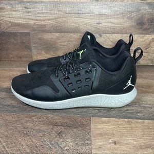 Jordan Grind Black Pale Grey Running Shoe aa4302-013